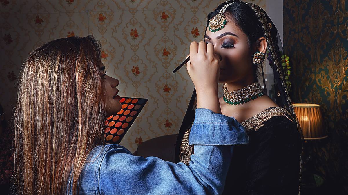 learn to do makeup professionally: artist practicing bold eye contouring under bright studio lights