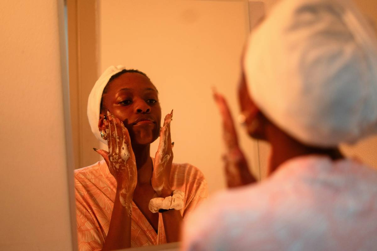 how to practice makeup on a mannequin head under bright LED ring light to simulate stage conditions